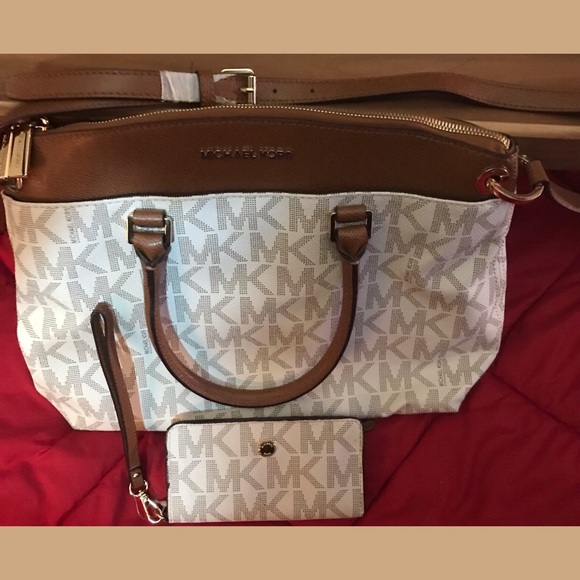 Michael Kors Handbags - S🚫LD‼️Authentic Michael Kors Handbag & Matching Wallet Set